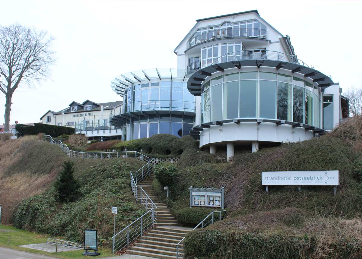 Historische Außenansicht des Hotels von 2018, vor dem heutigen MEERness-SPA.