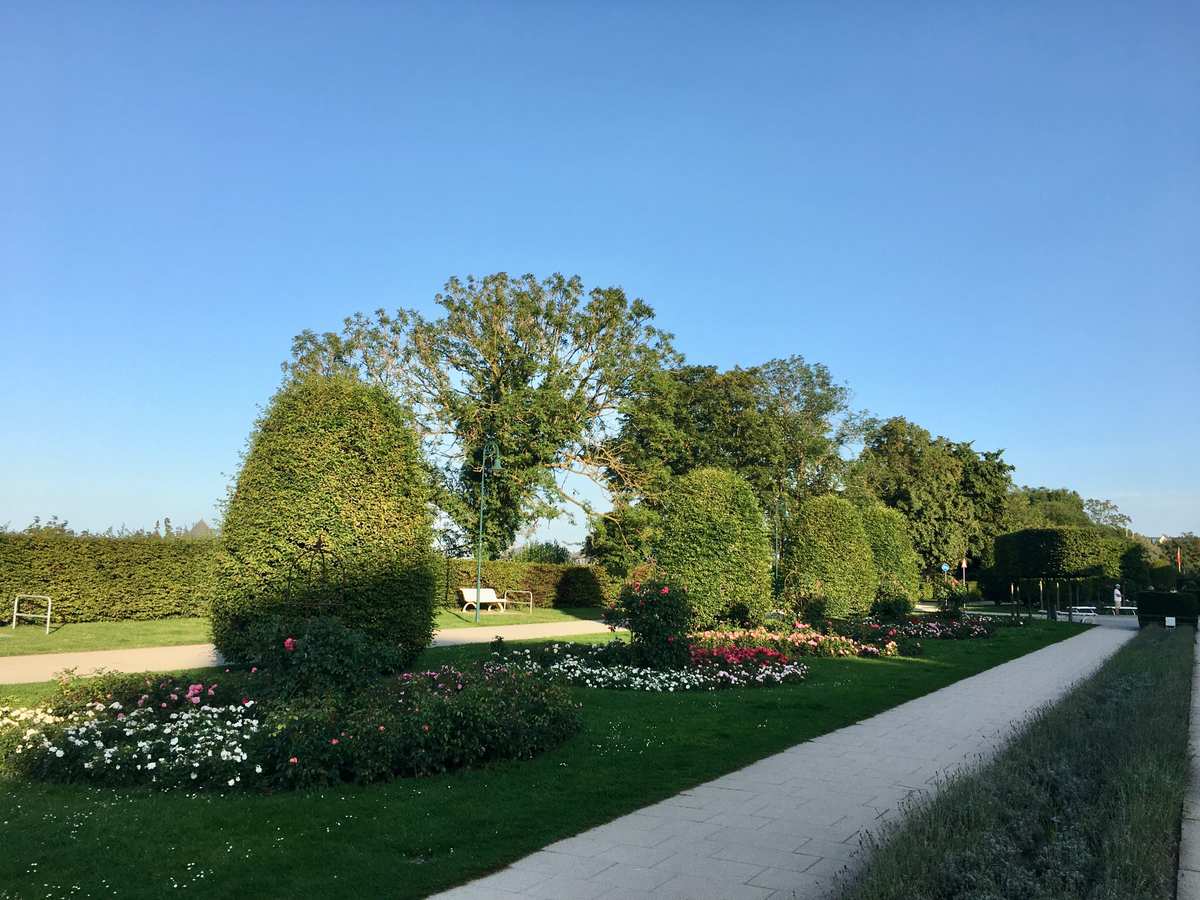 Strandpromenade in Heringsdorf, aufgenommen 2023. Es zeigt keinen Hotelbereich.